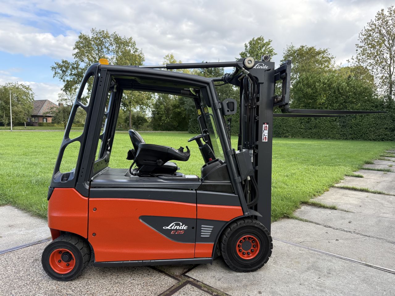 Linde E25 triplex 4.8M Freelift Sideshift 4900 uur origineel!!