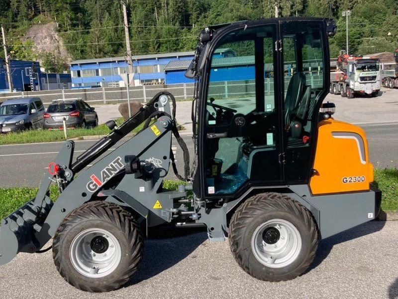 Giant G2300