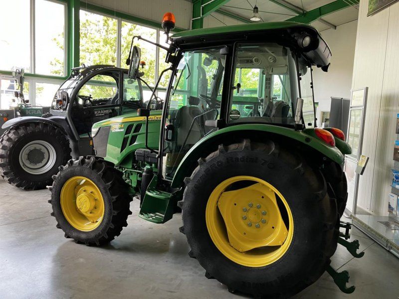John Deere 5075E