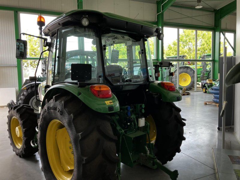 John Deere 5075E