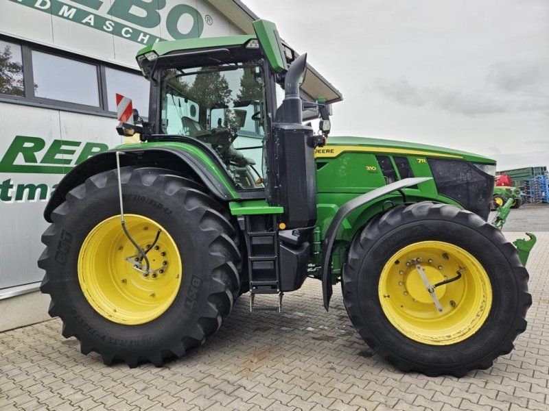 John Deere 7R310
