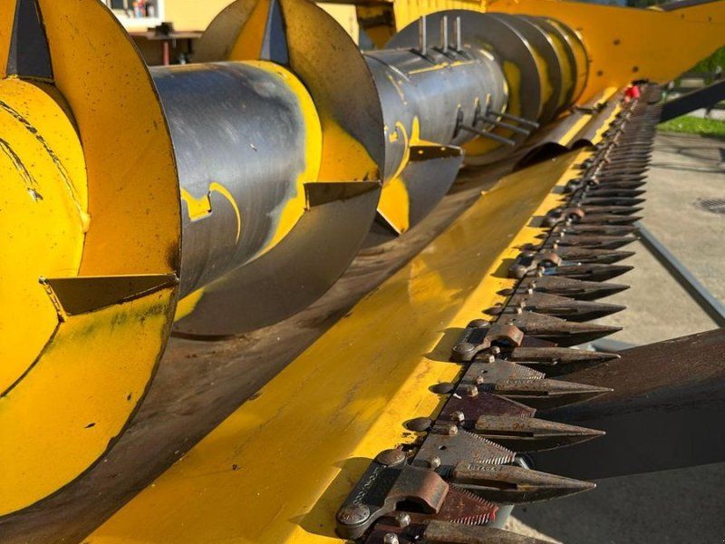 New Holland Header 17
