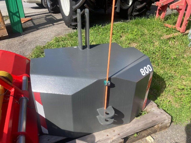 800