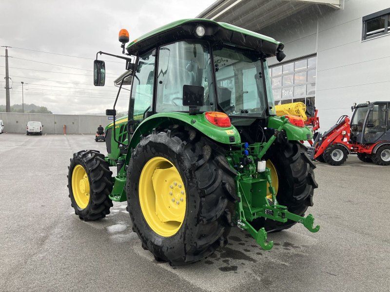 John Deere 5067E
