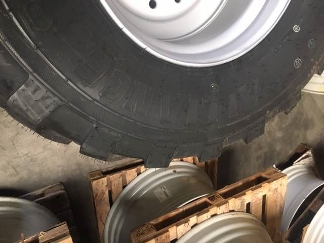 BKT 650/55 R26.5 BKT FL 630 op velg