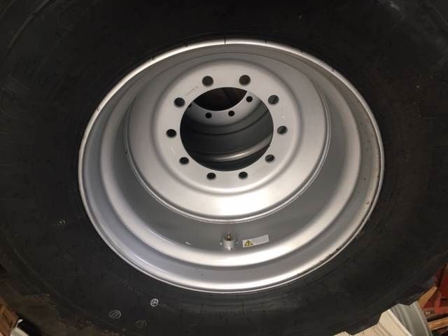 BKT 650/55 R26.5 BKT FL 630 op velg