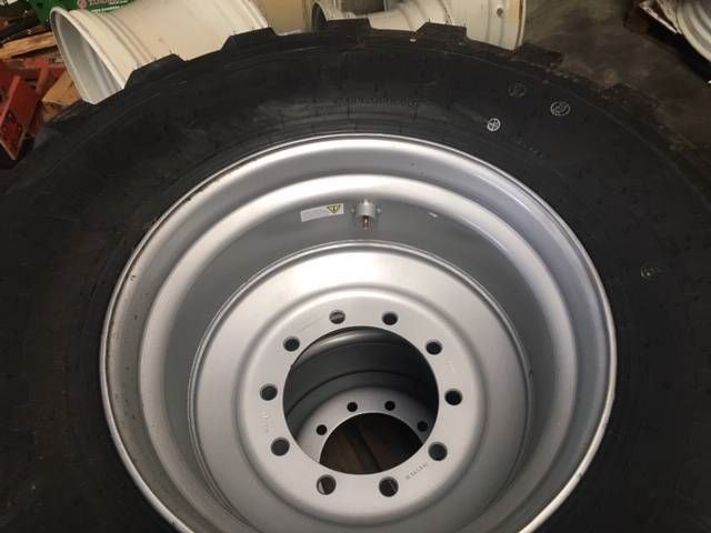 BKT 650/55 R26.5 BKT FL 630 op velg
