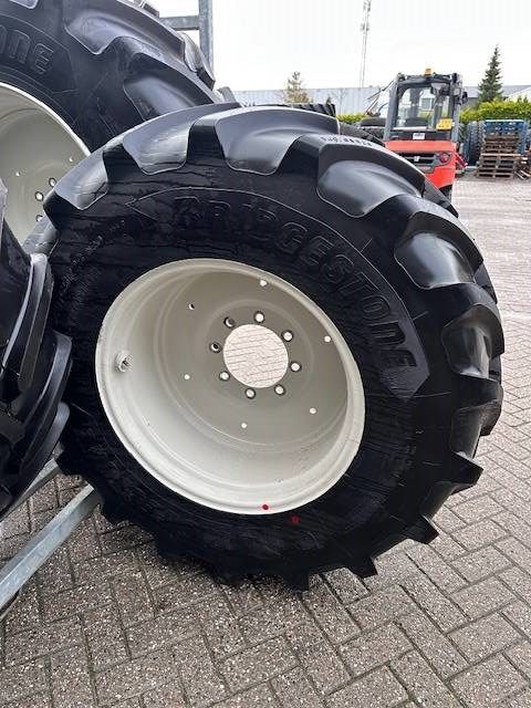 Bridgestone 650/65 R38 + 540/65 R28 VF