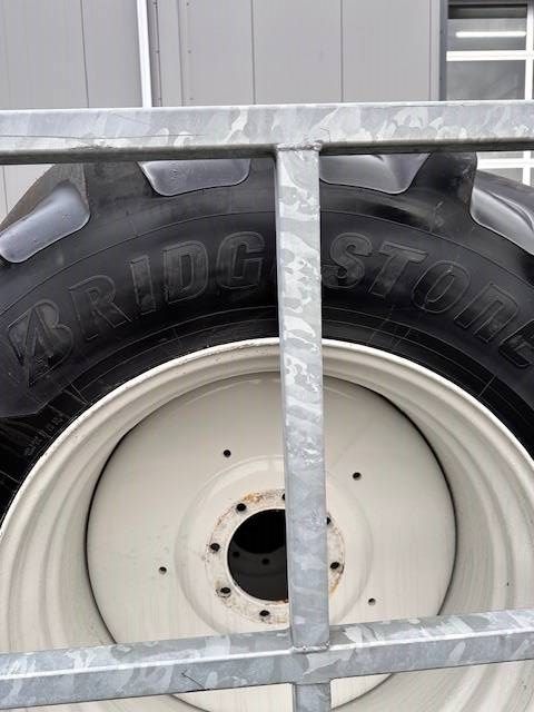 Bridgestone 650/65 R38 + 540/65 R28 VF