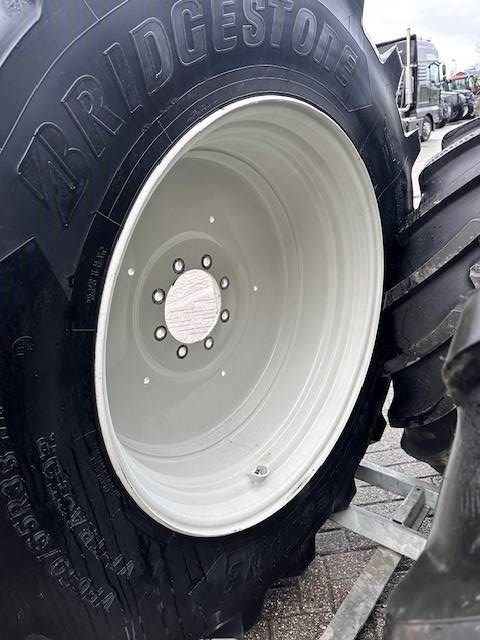 Bridgestone 650/65 R38 + 540/65 R28 VF