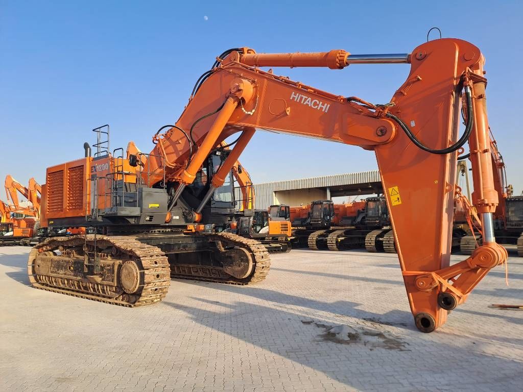 Hitachi EX1200-6 ME (New Boom + Stick) (Jebel Ali, UAE)