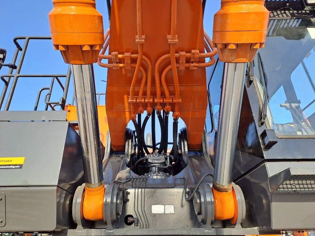 Hitachi EX1200-6 ME (New Boom + Stick) (Jebel Ali, UAE)