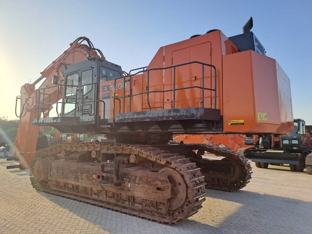 Hitachi EX1200-6 ME (New Boom + Stick) (Jebel Ali, UAE)