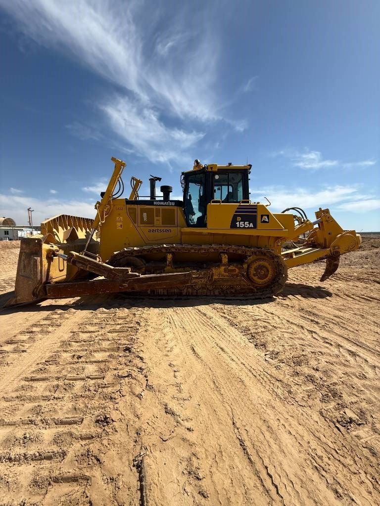 Komatsu D155A-6R (4 pieces available in Abu Dhabi)