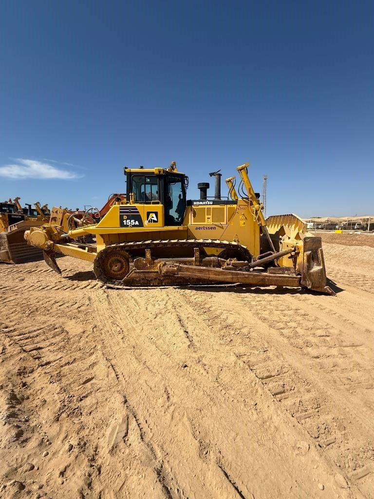 Komatsu D155A-6R (4 pieces available in Abu Dhabi)