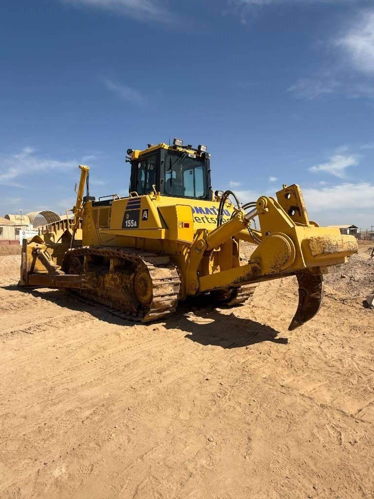 Komatsu D155A-6R (4 pieces available in Abu Dhabi)