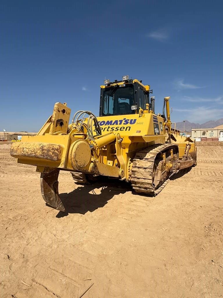 Komatsu D155A-6R (4 pieces available in Abu Dhabi)