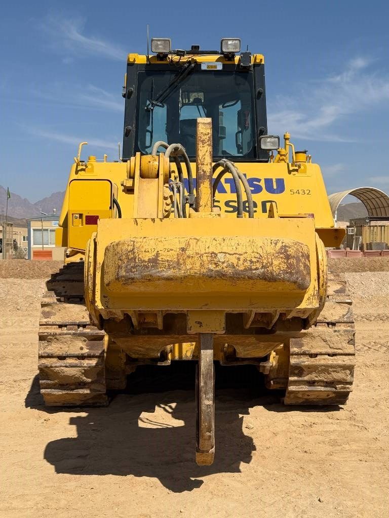 Komatsu D155A-6R (4 pieces available in Abu Dhabi)