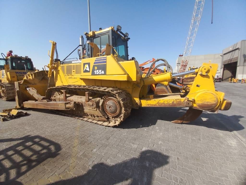 Komatsu D155A-6R (4 pieces available in Abu Dhabi)