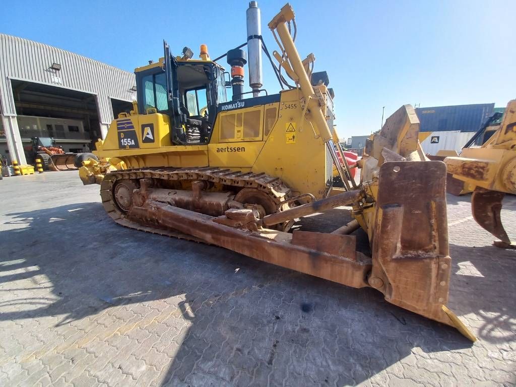 Komatsu D155A-6R (4 pieces available in Abu Dhabi)