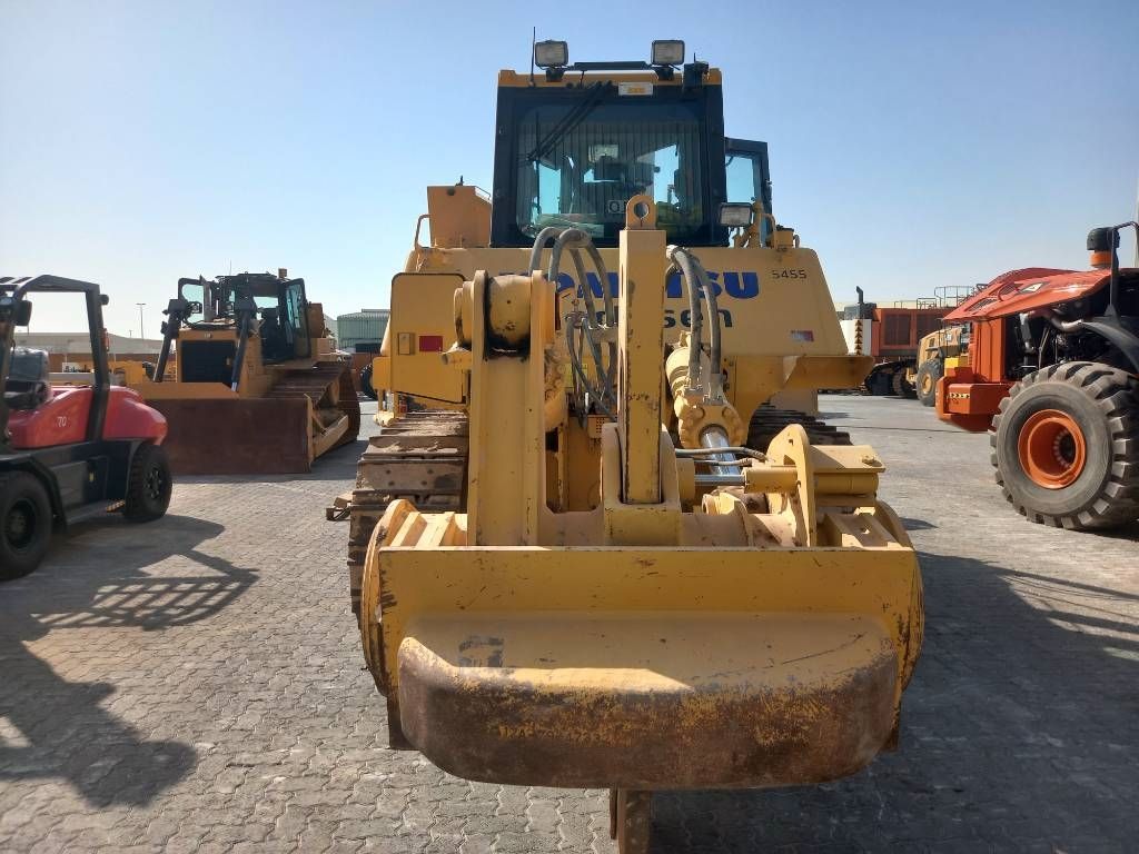 Komatsu D155A-6R (4 pieces available in Abu Dhabi)