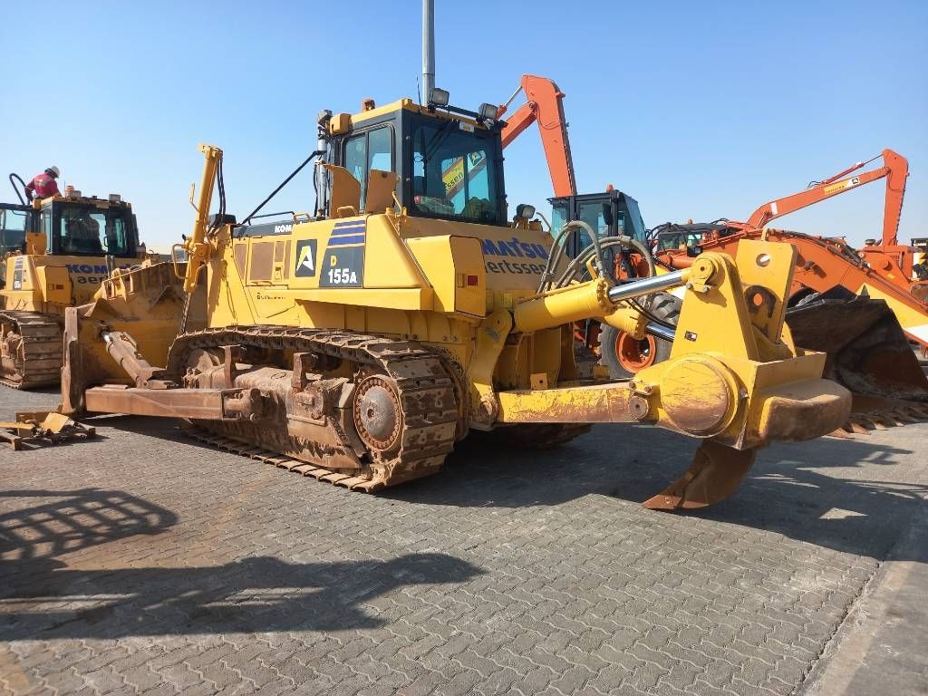 Komatsu D155A-6R (4 pieces available in Abu Dhabi)