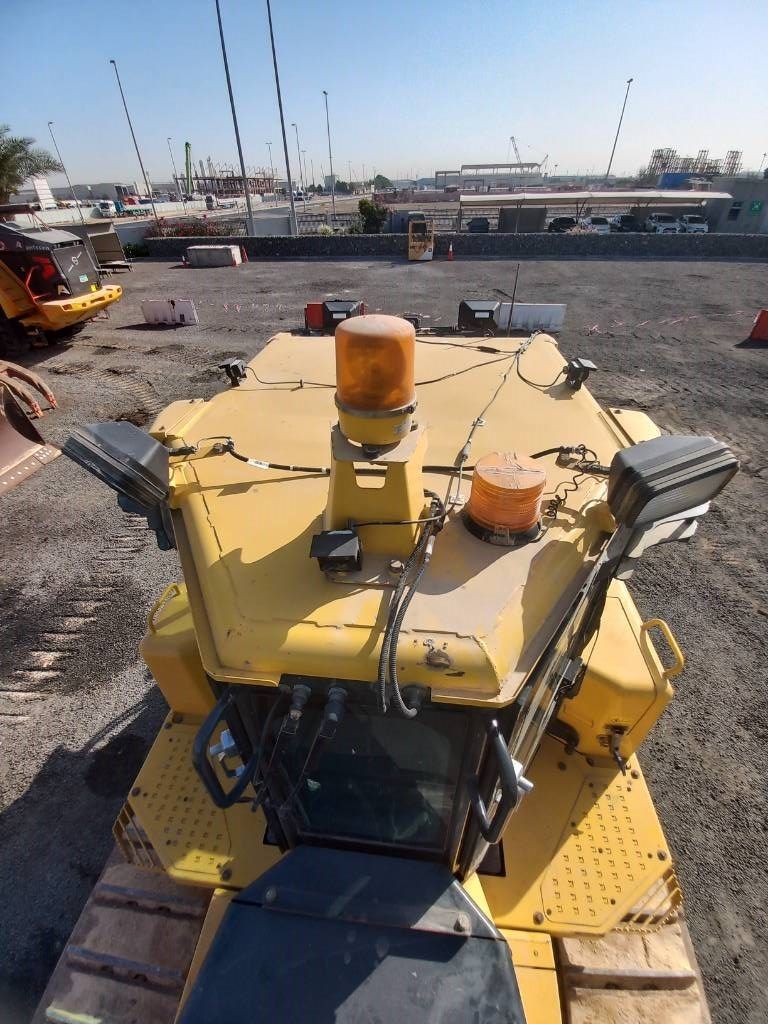 Komatsu D155A-6R (4 pieces available in Abu Dhabi)
