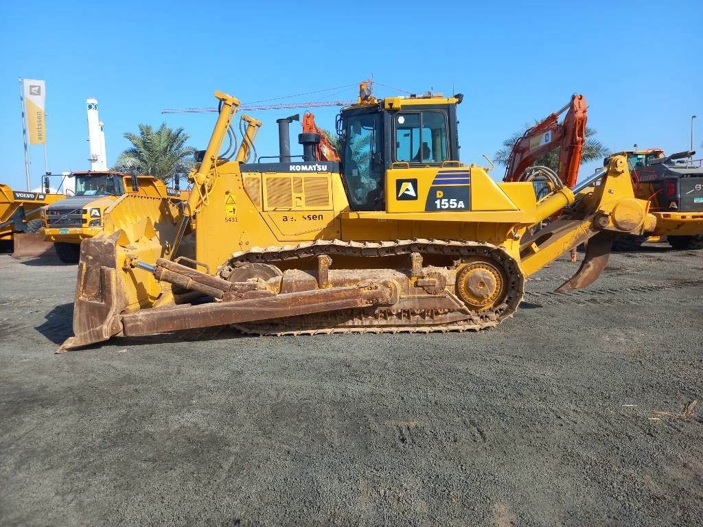 Komatsu D155A-6R (4pieces available in Abu Dhabi)