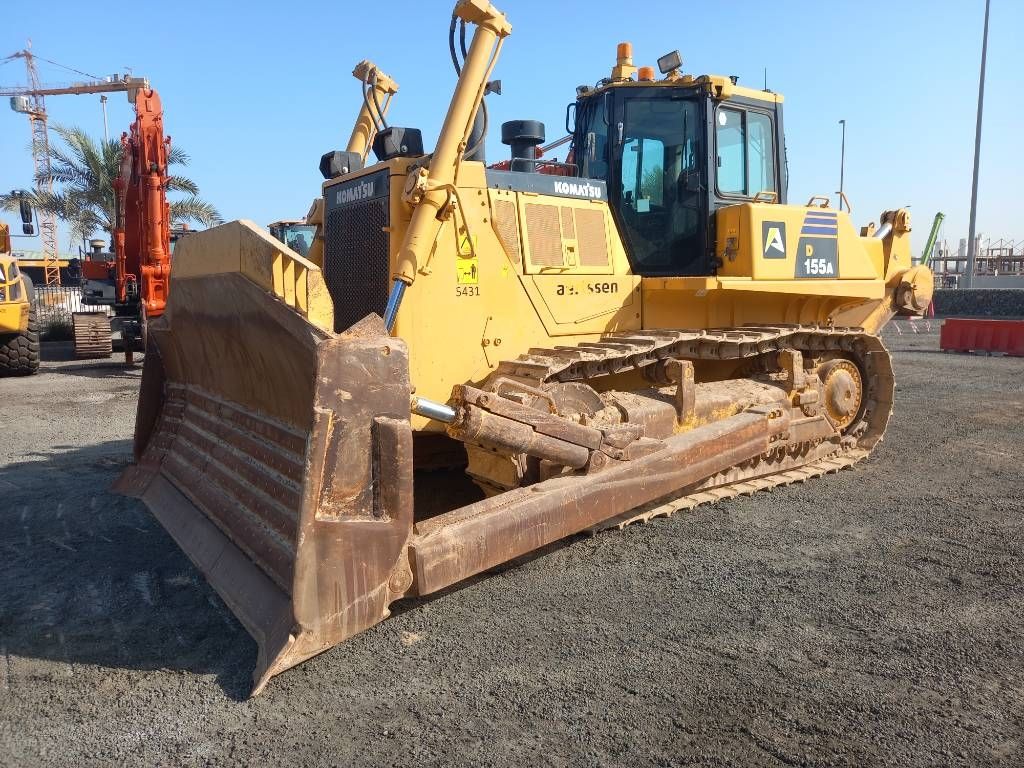 Komatsu D155A-6R (4pieces available in Abu Dhabi)