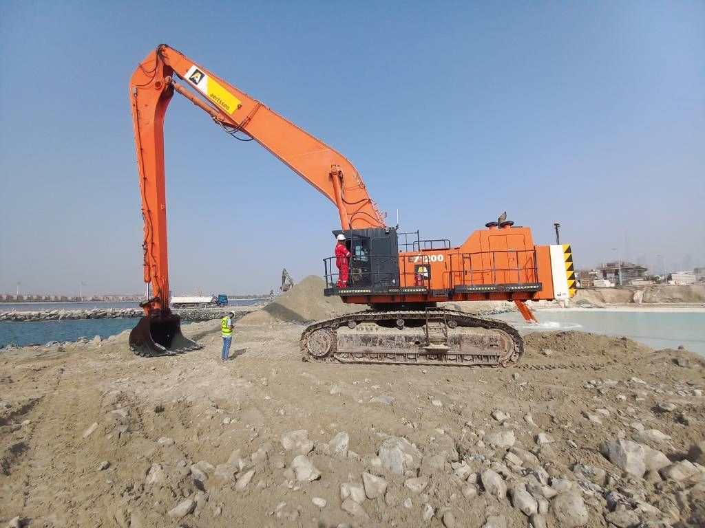 Hitachi EX1200-6 Longreach 28m (Abu Dhabi)