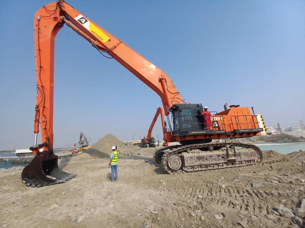 Hitachi EX1200-6 Longreach 28m (Abu Dhabi)