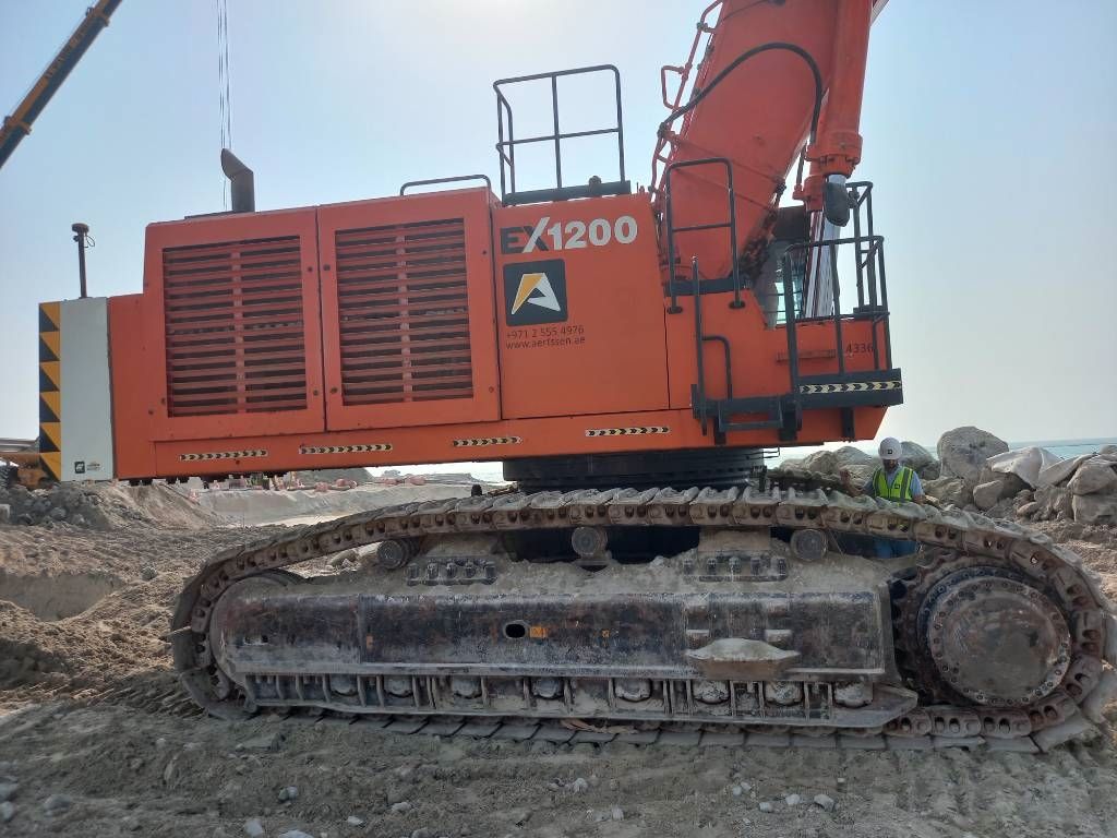 Hitachi EX1200-6 Longreach 28m (Abu Dhabi)