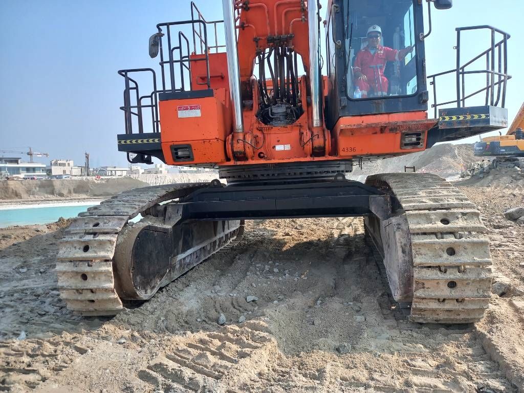 Hitachi EX1200-6 Longreach 28m (Abu Dhabi)