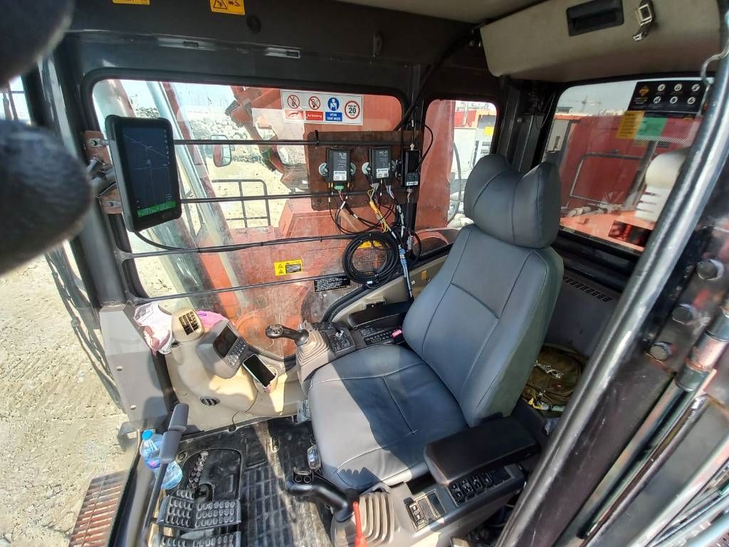 Hitachi EX1200-6 Longreach 28m (Abu Dhabi)