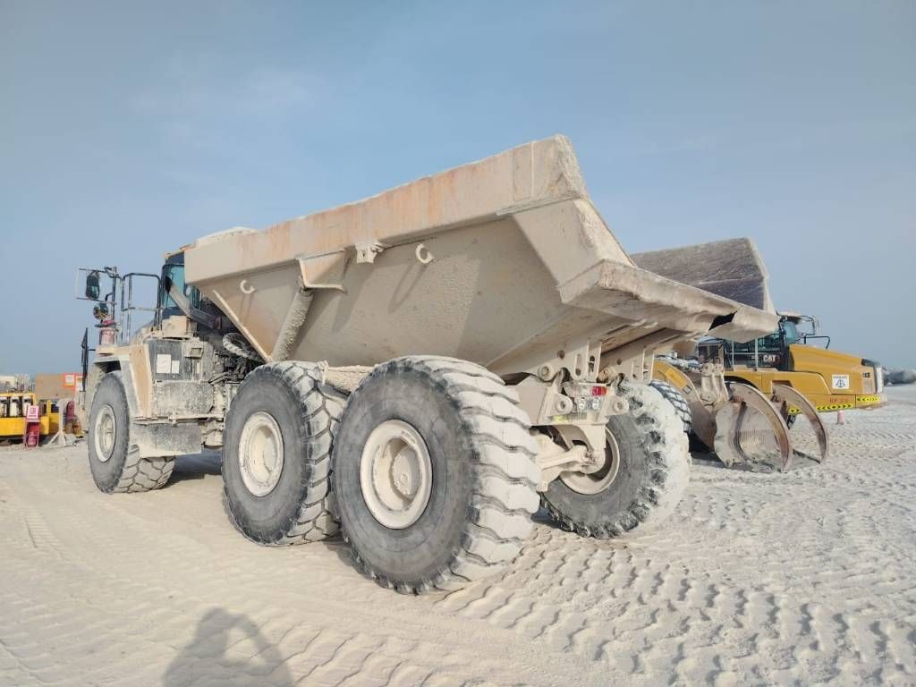 Komatsu HM400-3R (4 pieces available in Abu Dhabi)