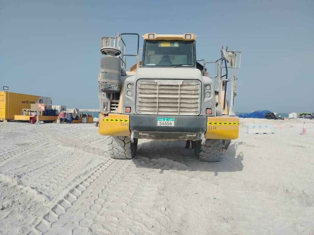 Komatsu HM400-3R (4 pieces available in Abu Dhabi)