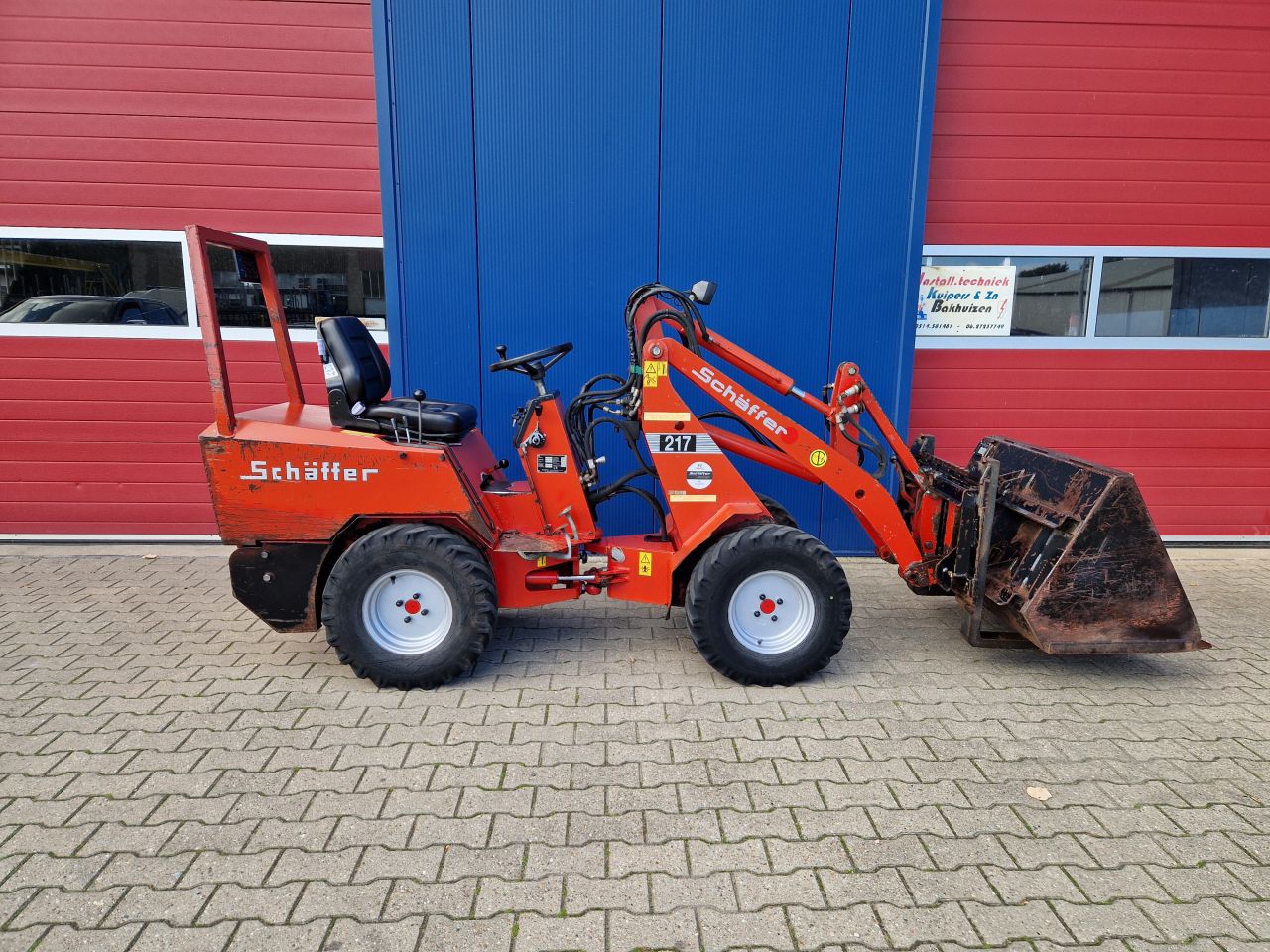 SCHAFFER 217S MINI SHOVEL MET BAK, PALLETVORKEN EN MESTKLEM