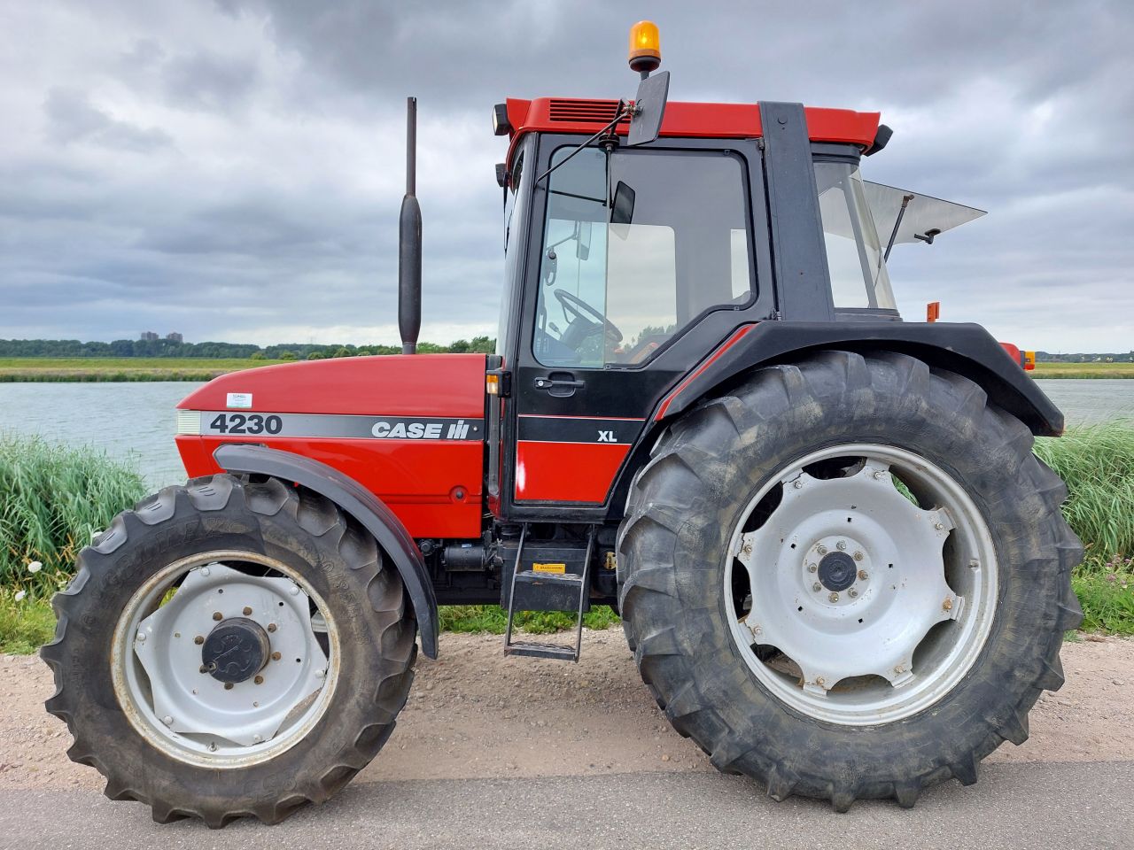 Case 4230 !! 5970 uur !! nette trekker 40 KM