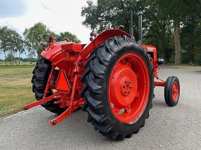 Nuffield Universal Four NIEUWSTAAT!