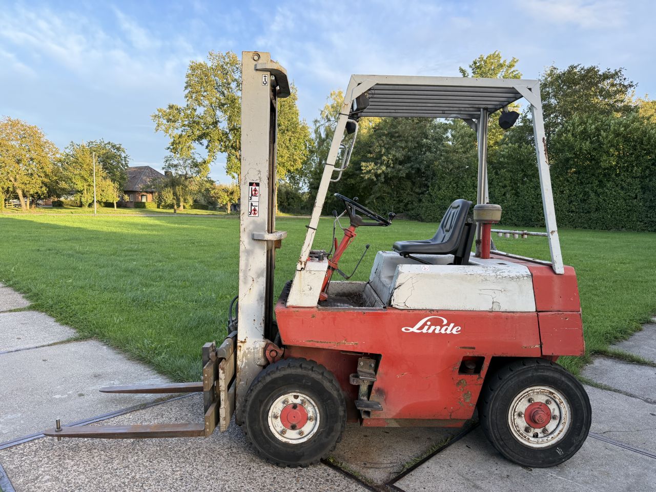 Oerdegelijke Linde 2 tonner diesel heftruck Sideshift