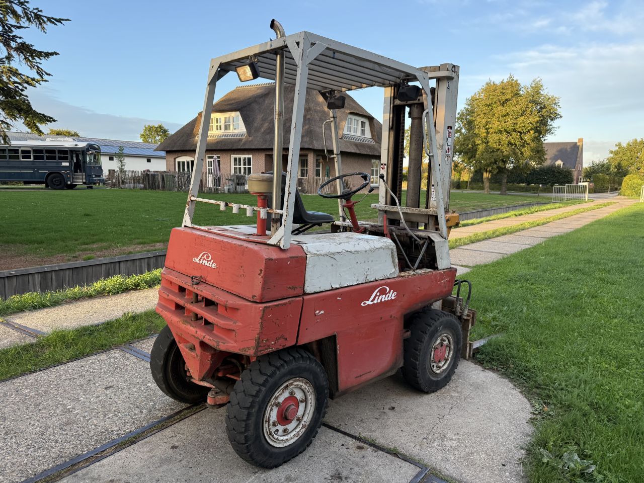 Oerdegelijke Linde 2 tonner diesel heftruck Sideshift