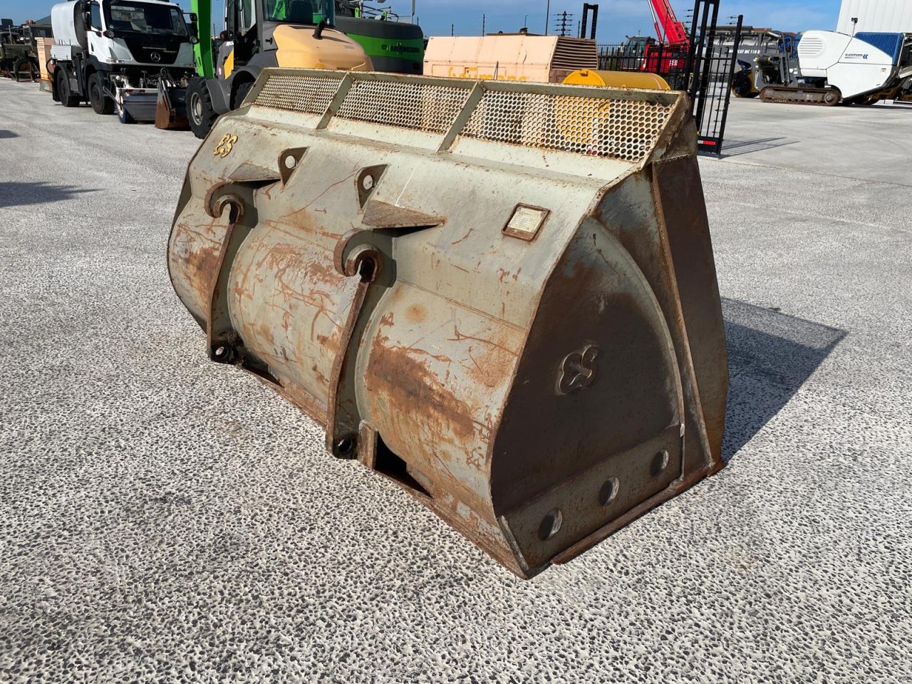 Eurosteel Dichte bak 243cm Volvo / Lundberg aansl