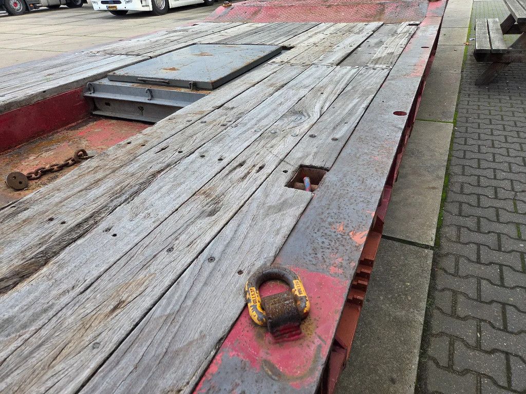 Nooteboom 4 as bladgeveerd, hydr rampen, verbreders zijn er bij