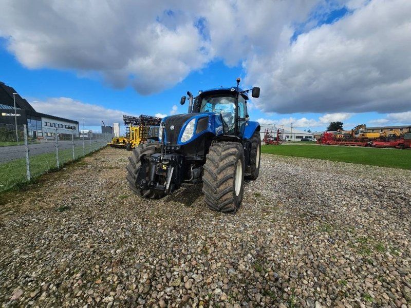 New Holland T 8.300