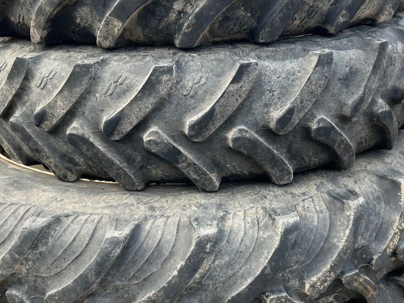 Taurus 340/85R48 + 320/85R36 stilbare fælge 10+10 huls