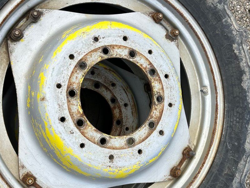 Taurus 340/85R48 + 320/85R36 stilbare fælge 10+10 huls