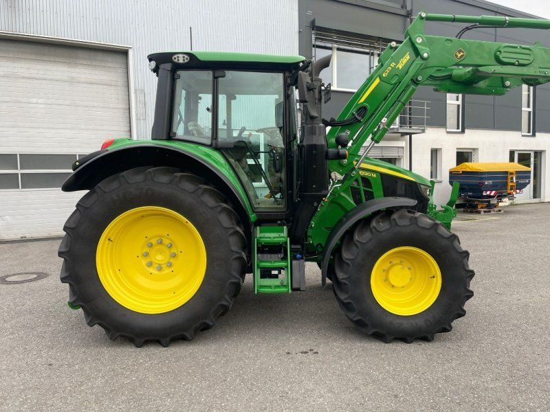 John Deere 6120M