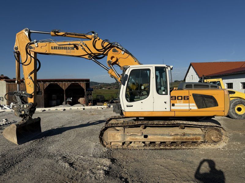 Liebherr R 906