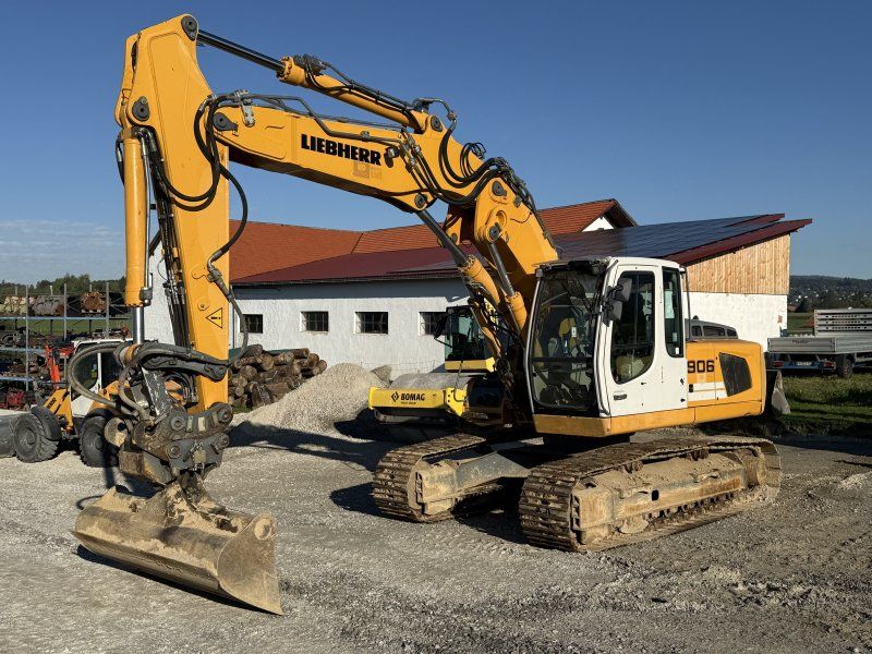 Liebherr R 906