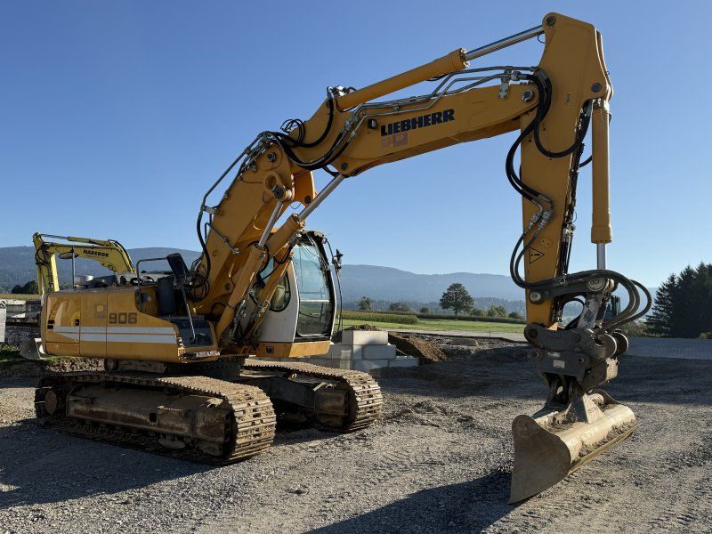 Liebherr R 906
